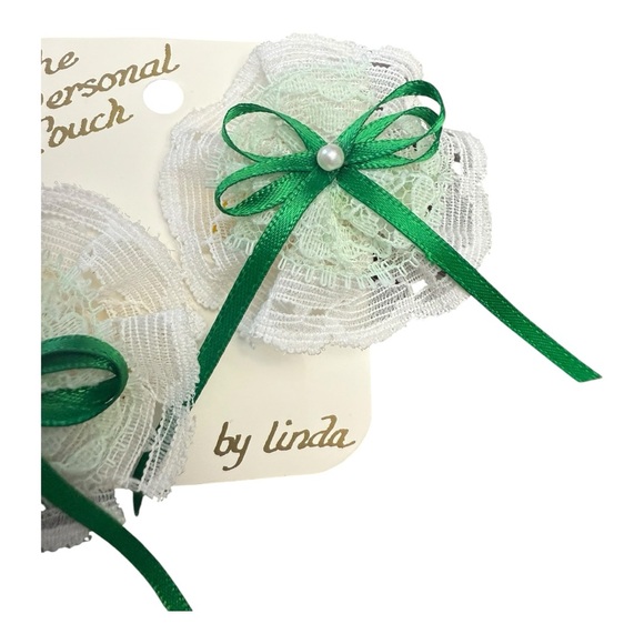 Vintage 80s Lace Hair Barrettes – Green & White Rosettes w/ Bows (NOS) - Picture 2 of 3